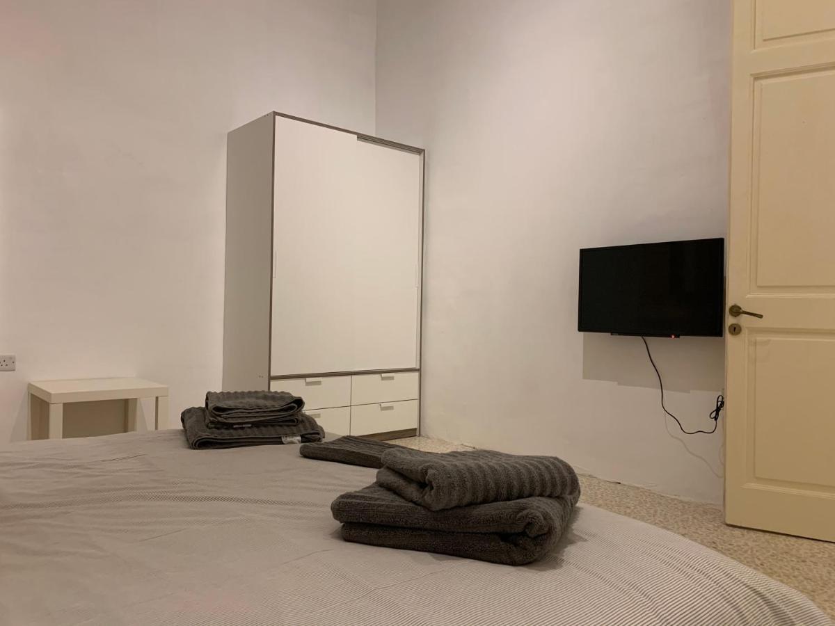 4 Bedroom Apartment In Sliema Near The Sea Extérieur photo