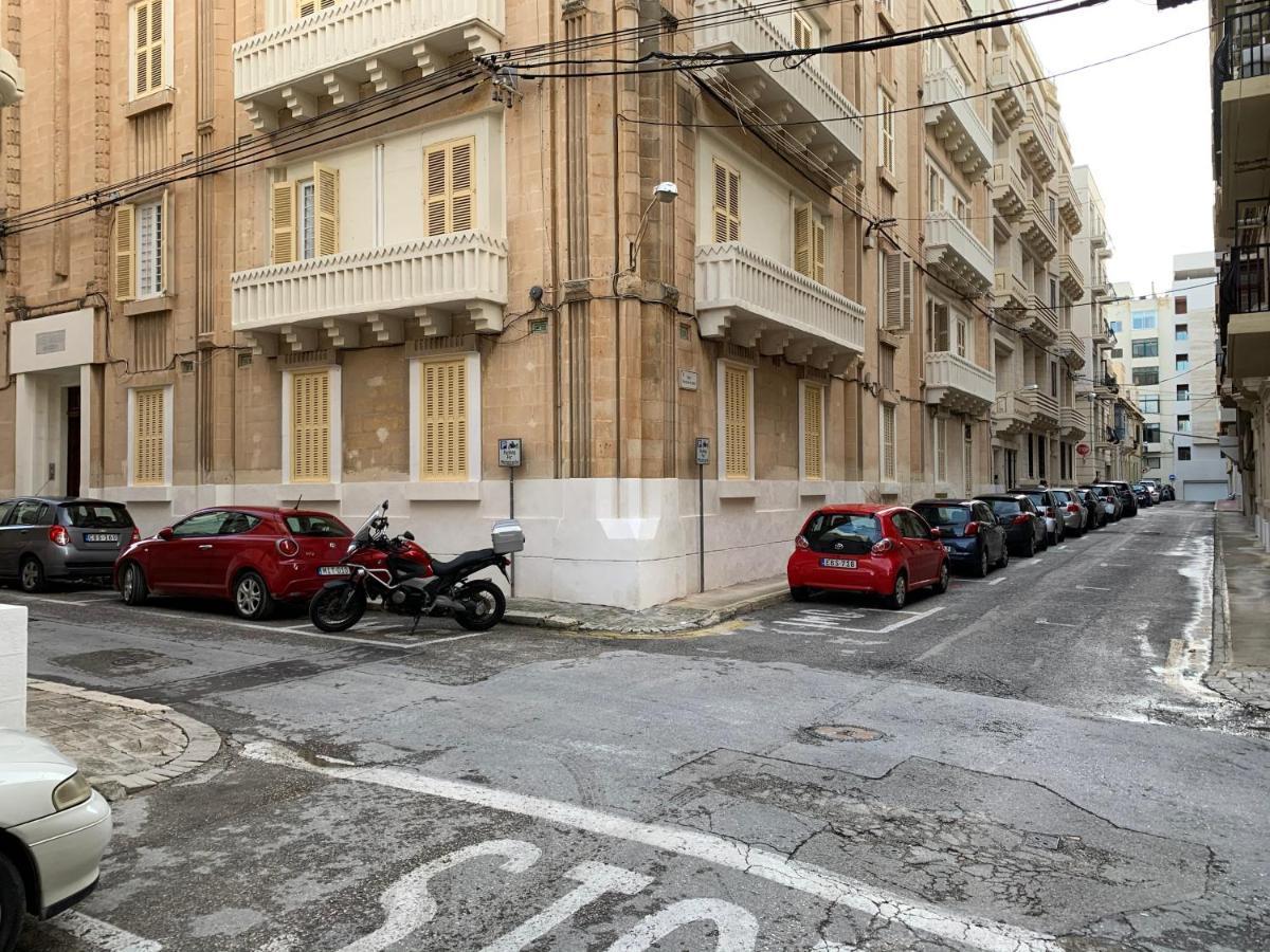 4 Bedroom Apartment In Sliema Near The Sea Extérieur photo